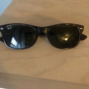 Like new RAY BAN wayfarer